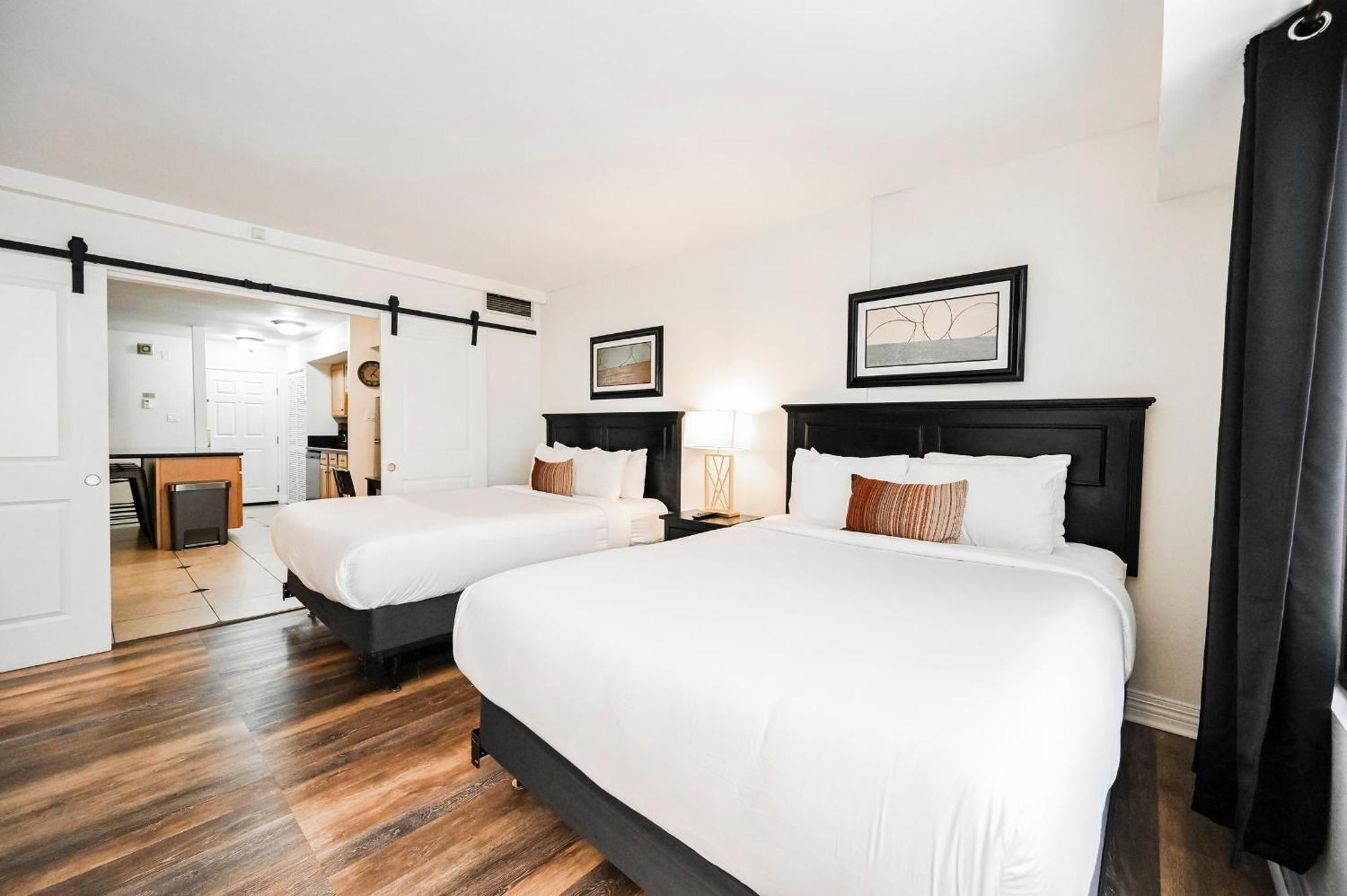 Stripviewsuites At Jockey Club Las Vegas Room photo