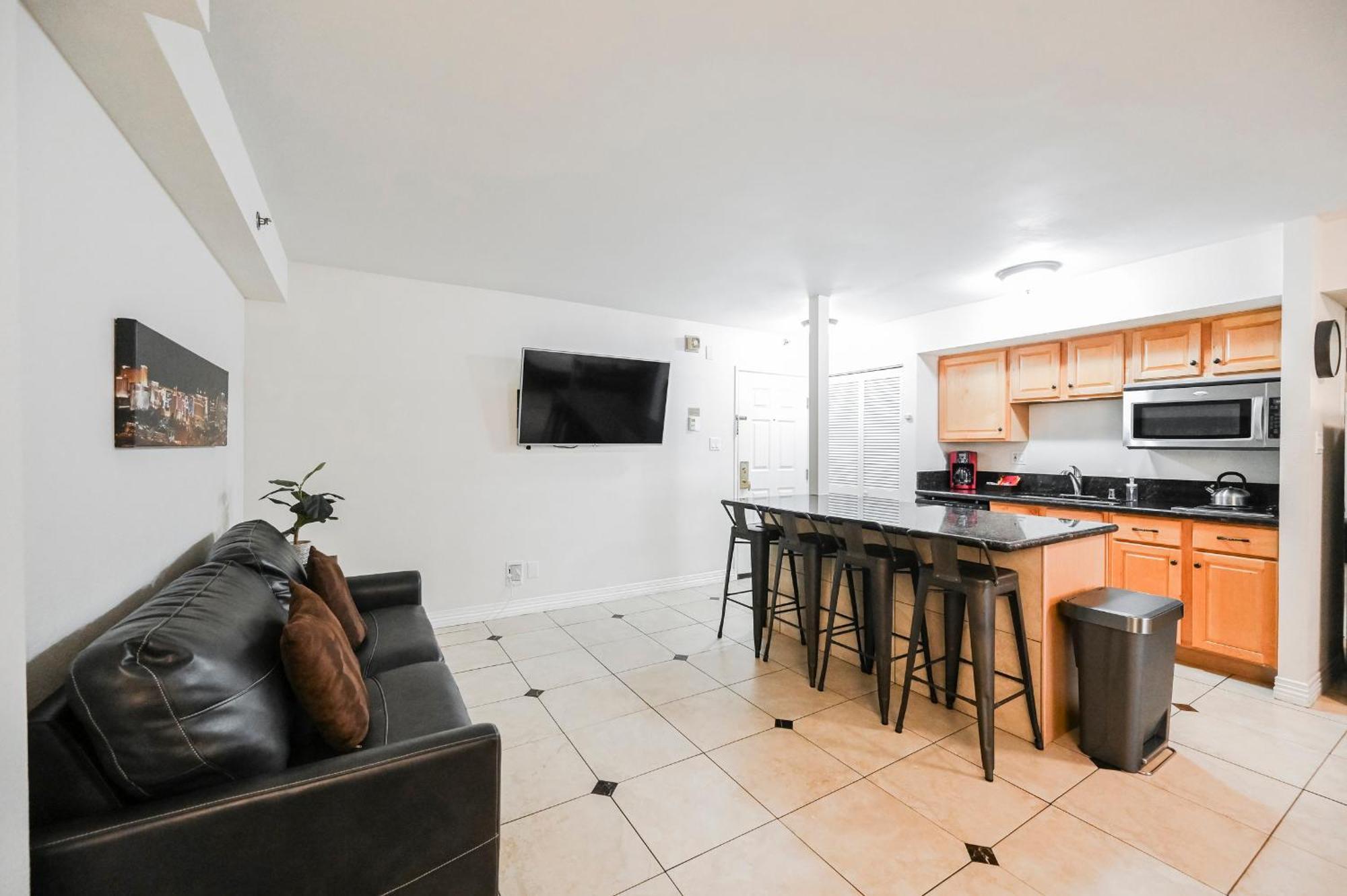 Stripviewsuites At Jockey Club Las Vegas Room photo